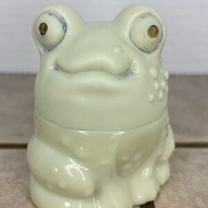 Vintage Avon Light Green Milk Glass Enchanted Frog From The 70’s Nothing Inside